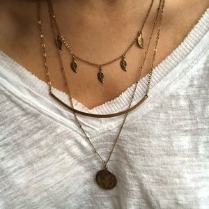 GOLD LAYERED NECKLACE